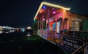 New Silver Jubilee Heritage Group Of Houseboats